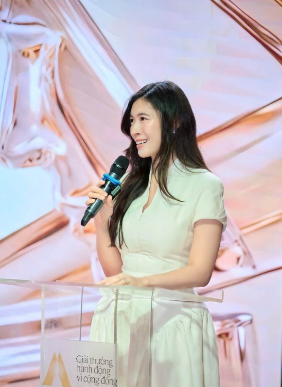 Sylvia phát biểu tại họp báo Human Act Prize 2026
