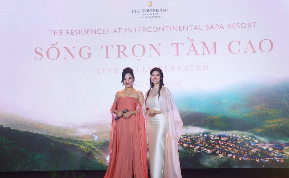 Sylvia trên sân khấu lễ ra mắt The Residences at InterContinental Sapa Resort